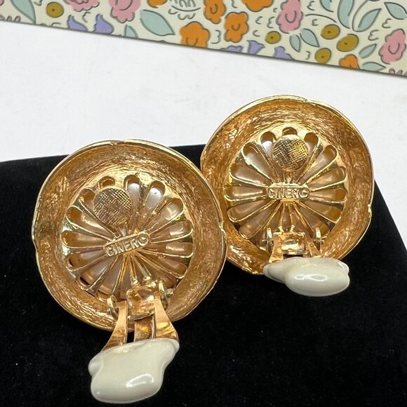 Ciner Round Pearl Cabochone CLIP Earrings - Picture 4 of 5